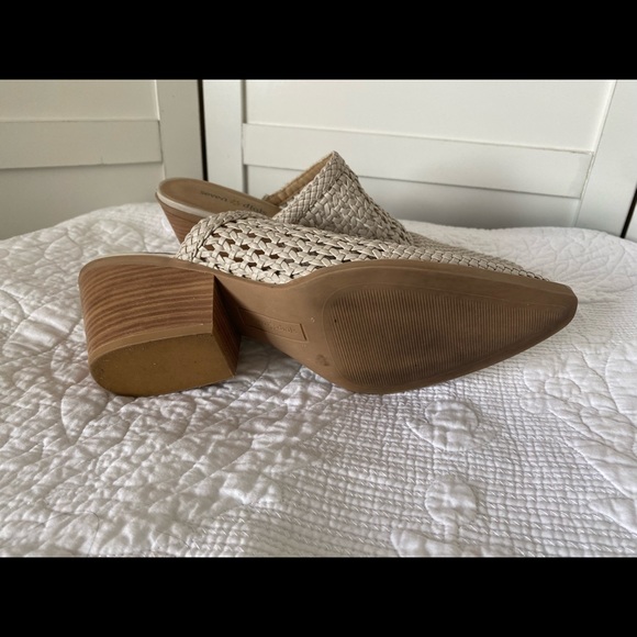 Tan cream slip on mule heel weave - Picture 6 of 8